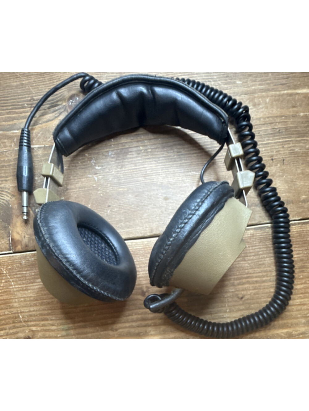 Realistic Nova 40 Vintage Over-Ear Headphones Black Beige Stereo 6.35mm